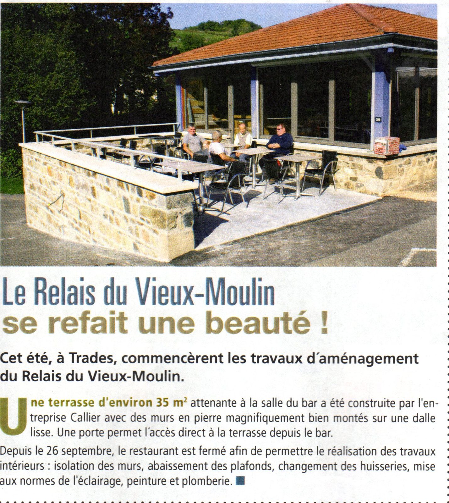 Article de presse sur la terrasse du Relais du Vieux-Moulin à Trades